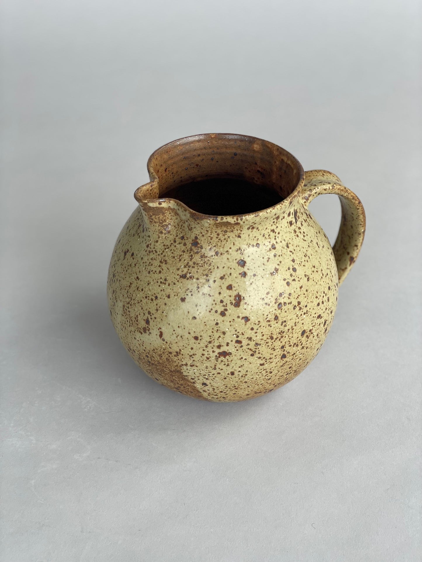 Round Water Jug Pistachio