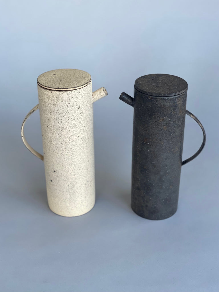Unique handmade water jug by Japanese ceramic artist, Takashi Endo. A textured white water jug with a refined modern form