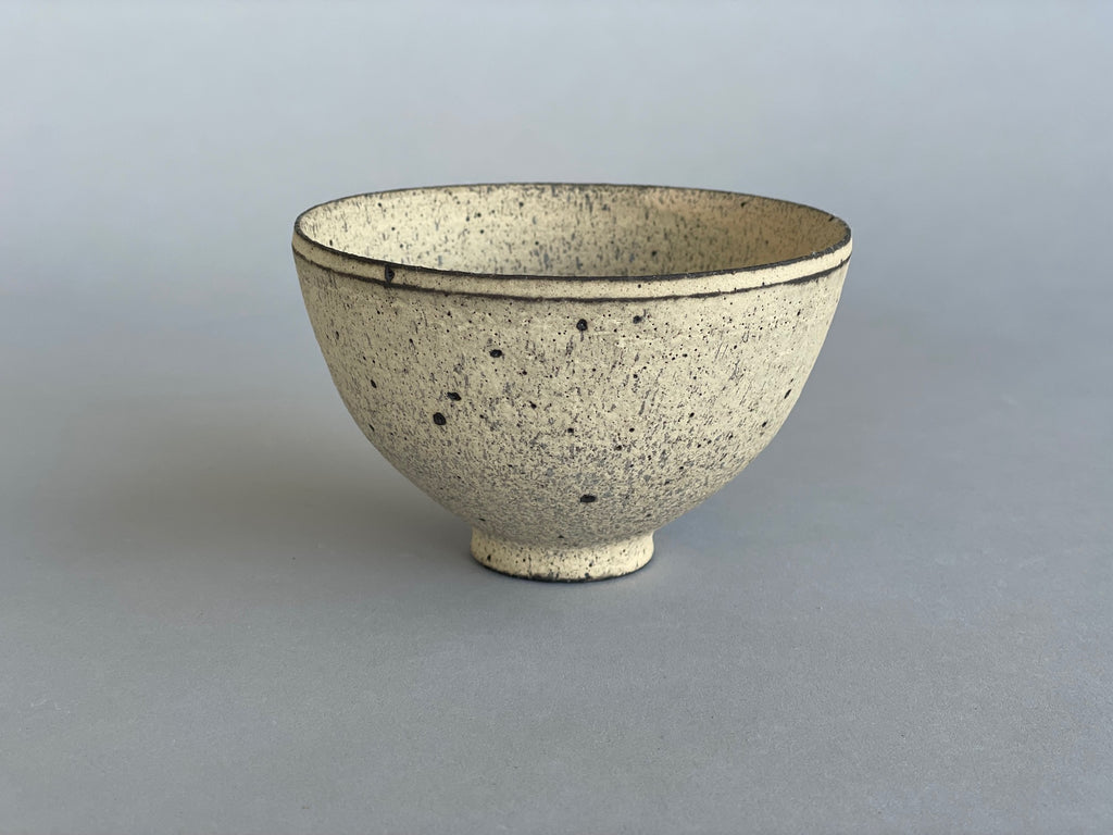 Stunning handmade rice bowl by potter, Takashi Endo. A lovely soft white textural glaze.