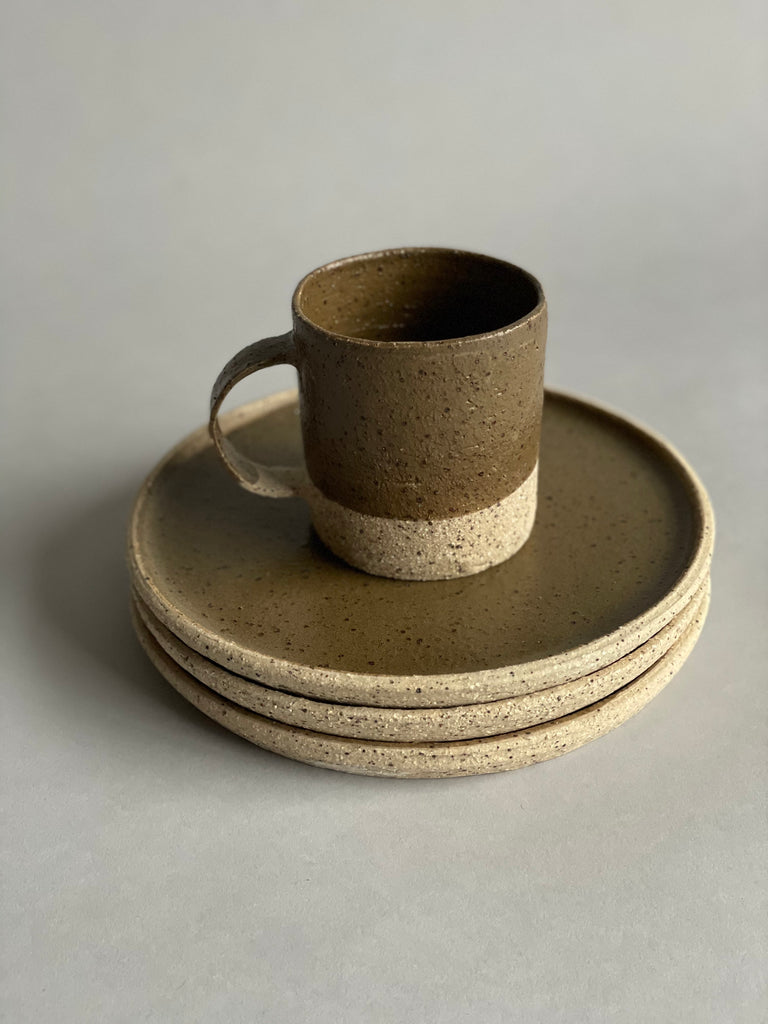 Situ Studio collaborated with New Zealand potter, Kirsten Dryburgh. Creating handmade ceramics to be used everyday, in a beautiful earthy green.