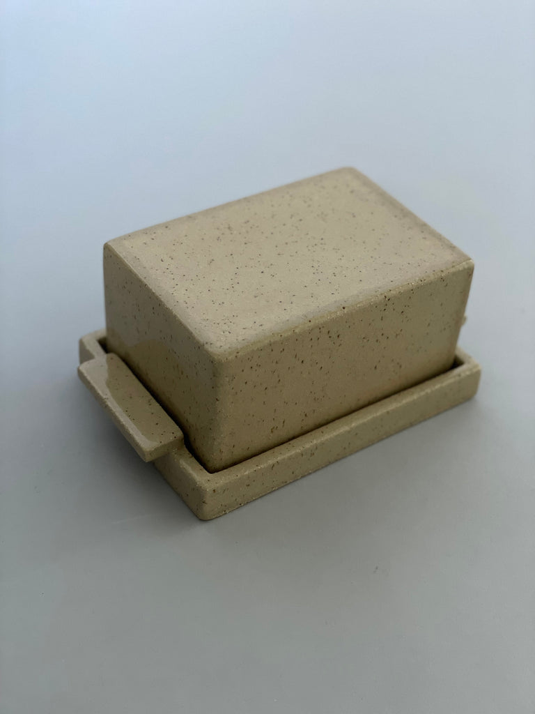 Handmade ceramic butter dish with a lid by Misma Anaru. A lovely speckled natural sand toned clay has been used with the form having straight lines. 
